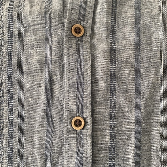 Mens button down short sleeve shirt, size S - Picture 3 of 3